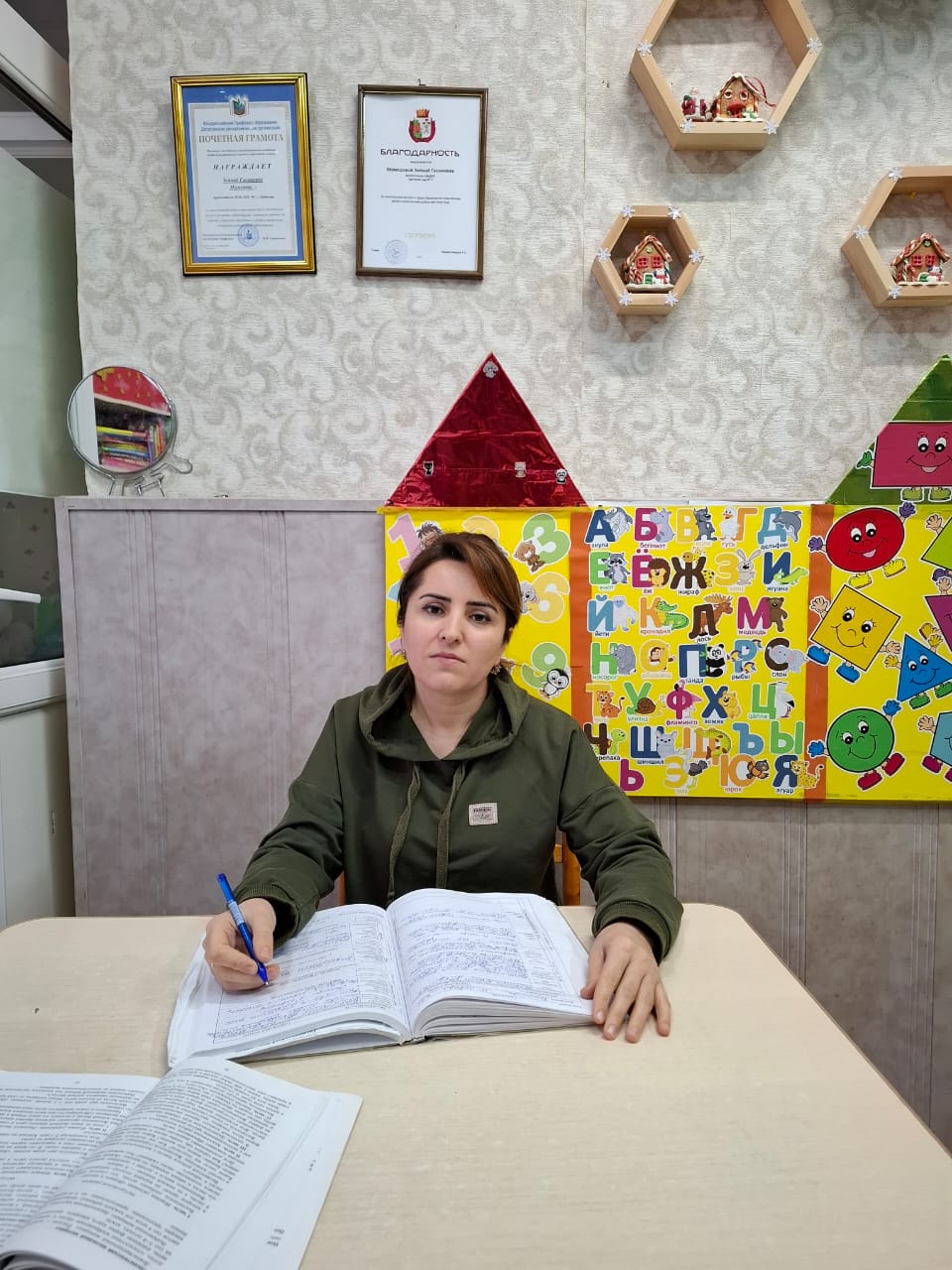 Педагогический работник Марданова Занада Гюсуновна.